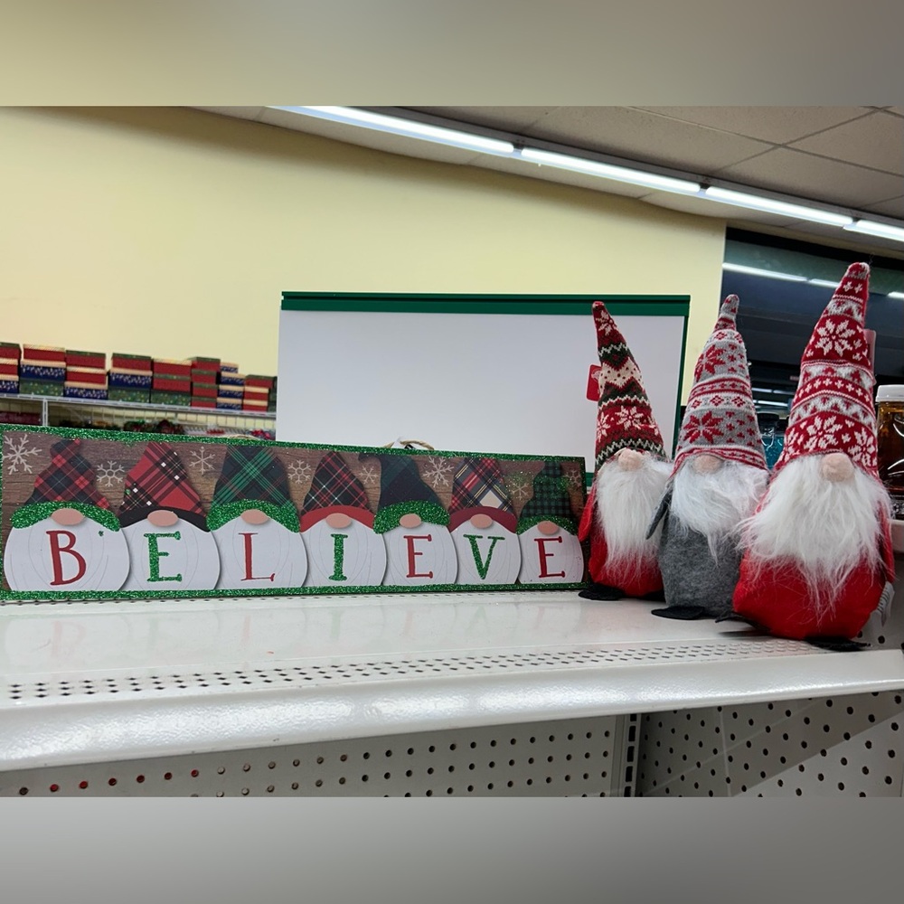 Gnome Believe sign + 3 Festive Gnomes